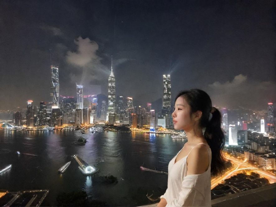 深圳豪华私人会所夜景，欧式复古风格，展现高端私密氛围。